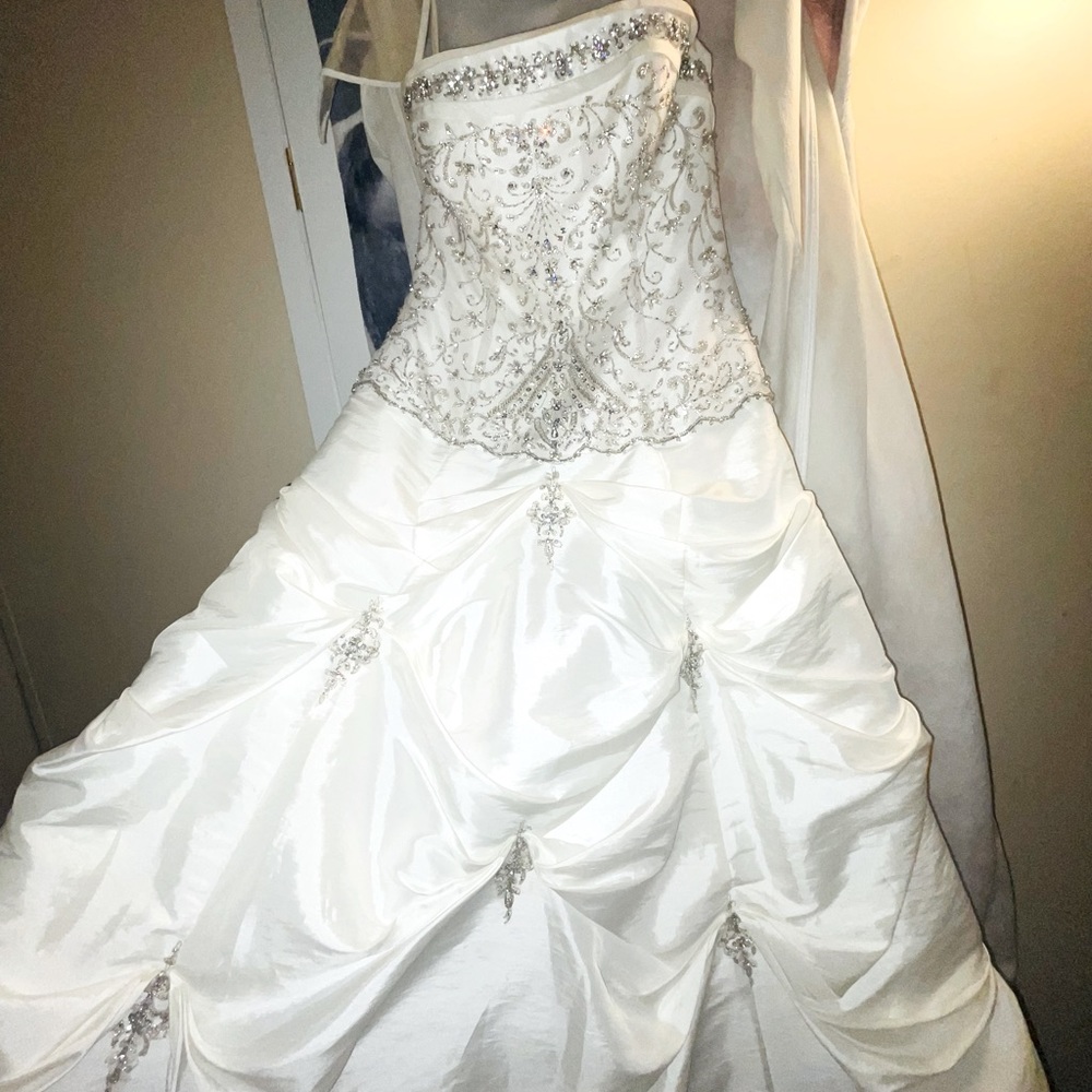 Allure Bridal Dress Wedding Dress